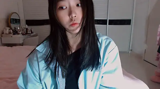 -Lucky Girl online show from 02-18-25, 11:30