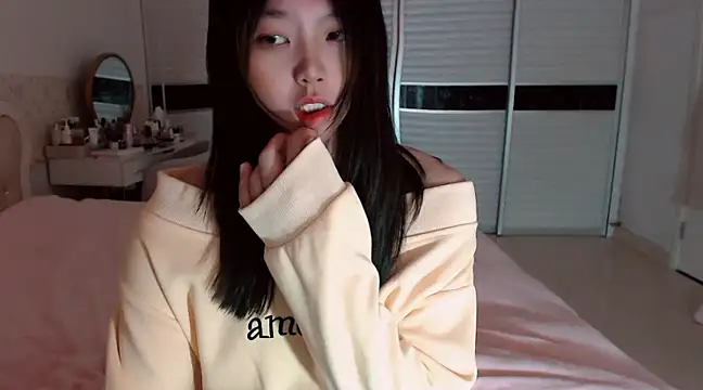 -Lucky Girl online show from 02-26-25, 01:53