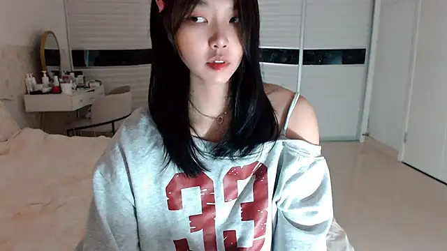 -Lucky Girl online show from 09-18-25, 01:51