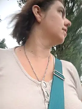 Snapshot of Jassiundich2 chatting on 09-10-25, 06:46 Jassiundich2 online show from 09-10-25, 06:46