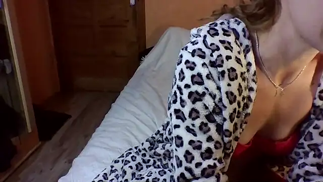 Snapshot of tmona1917 chatting on 10-10-25, 08:46 tmona1917 online show from 10-10-25, 08:46