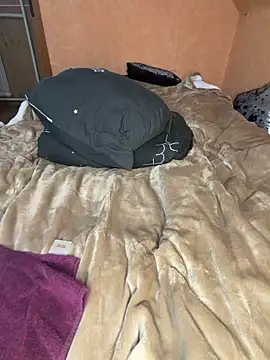 Snapshot of tmona1917 chatting on 12-03-25, 12:47 tmona1917 online show from 12-03-25, 12:47