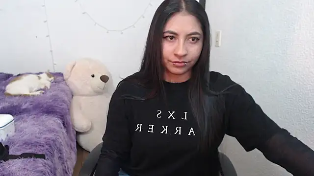Snapshot of SatansWife chatting on 06-11-26, 04:54 SatansWife online show from 06-11-26, 04:54