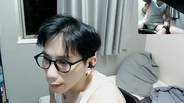 Snapshot of UndreamtM chatting on 09-13-25, 01:44 UndreamtM online show from 09-13-25, 01:44