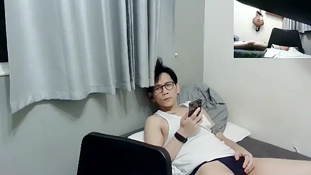 Snapshot of UndreamtM chatting on 09-14-25, 01:54 UndreamtM online show from 09-14-25, 01:54