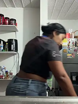 emmyjhonson07 online show from 04-28-26, 12:31