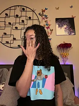 Snapshot of _Neeka_ chatting on 02-03-25, 11:09 Neeka online show from 02-03-25, 11:09