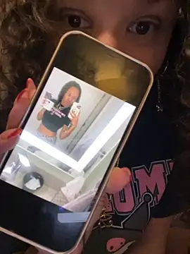 Snapshot of _Neeka_ chatting on 10-14-25, 03:18 Neeka online show from 10-14-25, 03:18