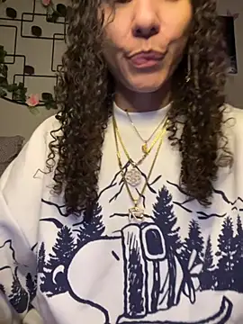 Snapshot of _Neeka_ chatting on 10-19-25, 05:19 Neeka online show from 10-19-25, 05:19