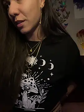 Snapshot of _Neeka_ chatting on 11-11-25, 04:34 Neeka online show from 11-11-25, 04:34