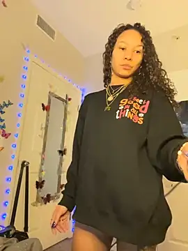 Snapshot of _Neeka_ chatting on 11-20-25, 03:12 Neeka online show from 11-20-25, 03:12