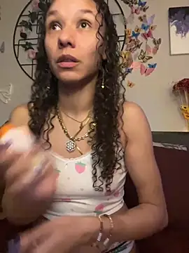 Snapshot of _Neeka_ chatting on 12-01-25, 04:06 Neeka online show from 12-01-25, 04:06