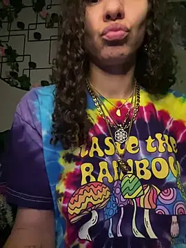 Snapshot of _Neeka_ chatting on 02-08-26, 04:05 Neeka online show from 02-08-26, 04:05