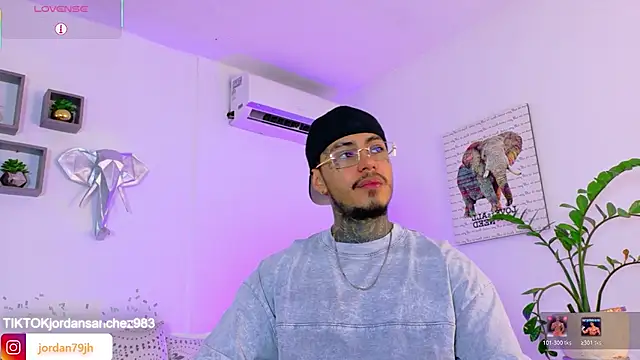 JordanSmiith  online show from 06-10-26, 08:41