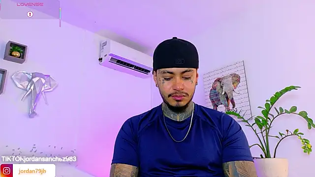 JordanSmiith  online show from 06-11-26, 09:57