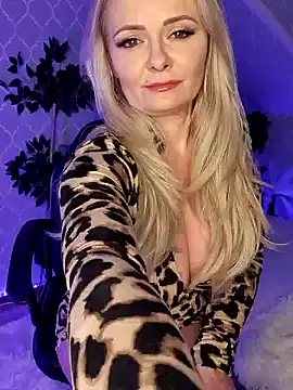 Snapshot of GjuliaX chatting on 12-15-24, 03:31 GjuliaX online show from 12-15-24, 03:31