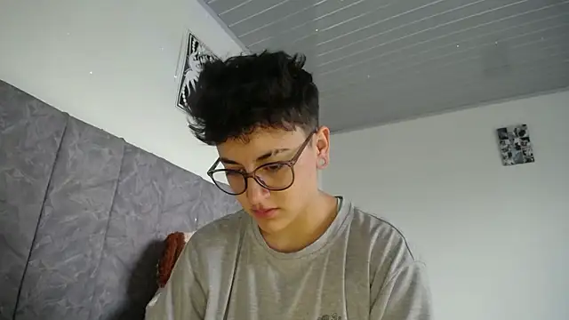 linda 33 online show from 03-26-26, 04:34