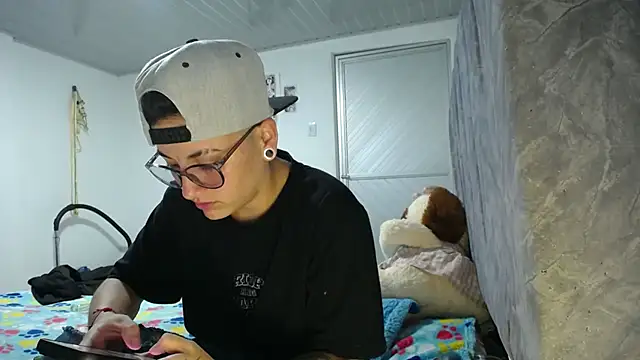 linda 33 online show from 04-30-26, 01:23