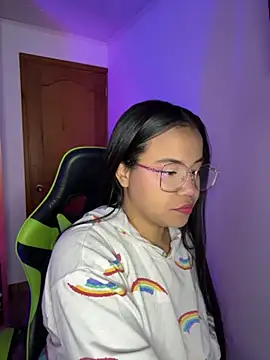 leila 22 online show from 10-30-25, 07:21