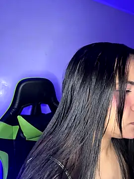 leila 22 online show from 12-21-25, 11:39