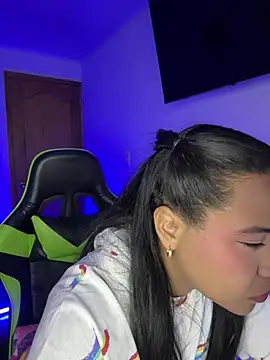 leila 22 online show from 04-18-26, 07:45