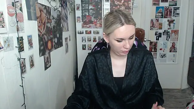 Snapshot of CapriScorpion chatting on 12-23-24, 05:00 CapriScorpion online show from 12-23-24, 05:00