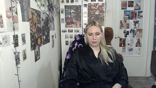 Snapshot of CapriScorpion chatting on 12-24-24, 04:30 CapriScorpion online show from 12-24-24, 04:30