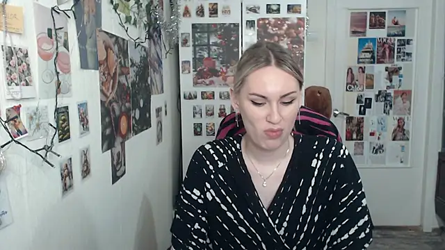 Snapshot of CapriScorpion chatting on 01-09-25, 01:56 CapriScorpion online show from 01-09-25, 01:56