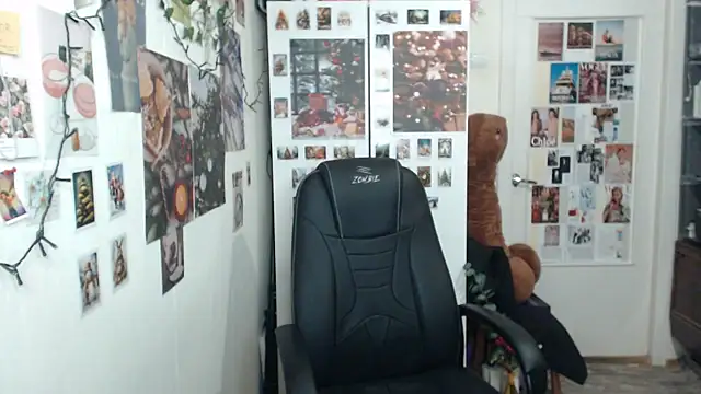 Snapshot of CapriScorpion chatting on 01-24-25, 04:39 CapriScorpion online show from 01-24-25, 04:39