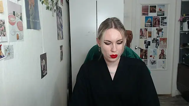 Snapshot of CapriScorpion chatting on 02-06-25, 12:37 CapriScorpion online show from 02-06-25, 12:37