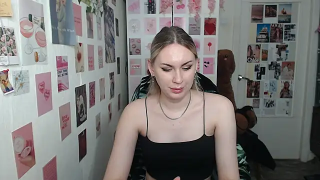 Snapshot of CapriScorpion chatting on 03-12-25, 11:20 CapriScorpion online show from 03-12-25, 11:20