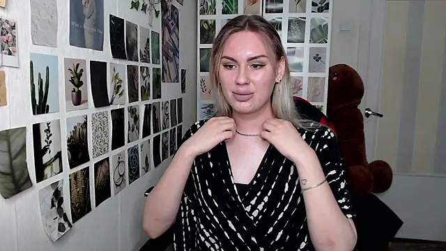 Snapshot of CapriScorpion chatting on 09-09-25, 12:37 CapriScorpion online show from 09-09-25, 12:37