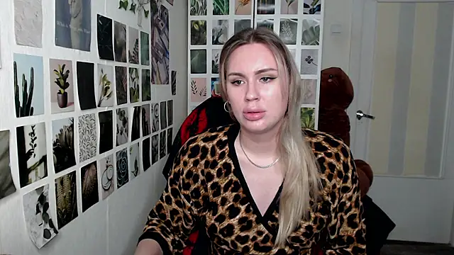 Snapshot of CapriScorpion chatting on 09-11-25, 12:38 CapriScorpion online show from 09-11-25, 12:38