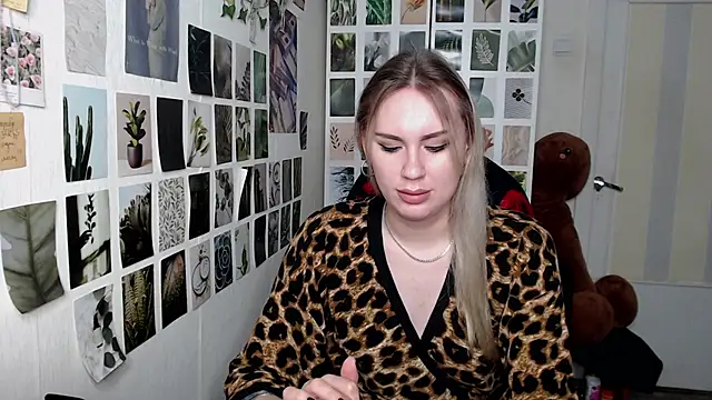 Snapshot of CapriScorpion chatting on 09-14-25, 11:53 CapriScorpion online show from 09-14-25, 11:53