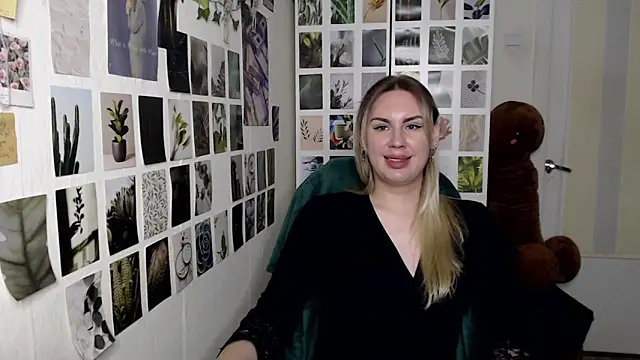 Snapshot of CapriScorpion chatting on 09-22-25, 12:18 CapriScorpion online show from 09-22-25, 12:18