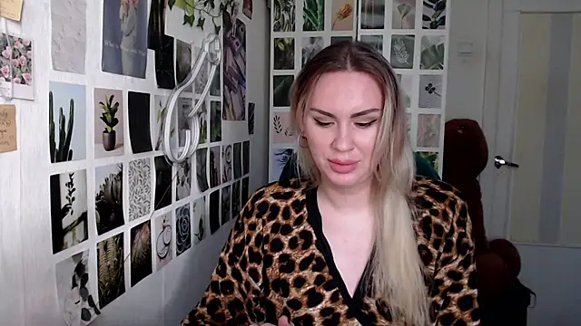 Snapshot of CapriScorpion chatting on 09-25-25, 11:25 CapriScorpion online show from 09-25-25, 11:25