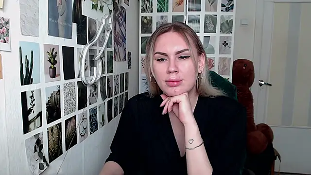 Snapshot of CapriScorpion chatting on 09-30-25, 10:53 CapriScorpion online show from 09-30-25, 10:53