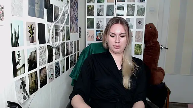 Snapshot of CapriScorpion chatting on 10-01-25, 12:11 CapriScorpion online show from 10-01-25, 12:11