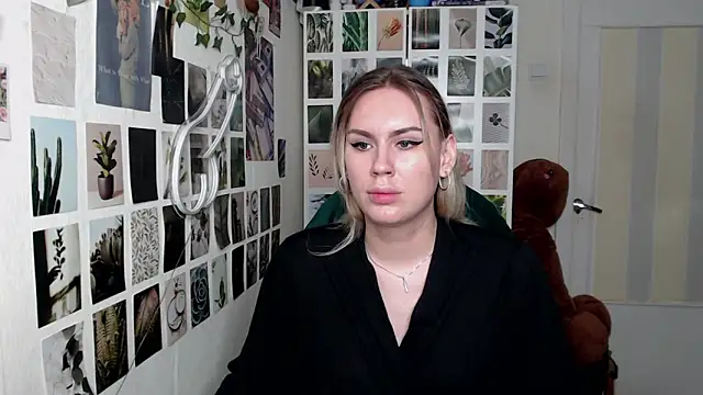 Snapshot of CapriScorpion chatting on 10-04-25, 10:13 CapriScorpion online show from 10-04-25, 10:13