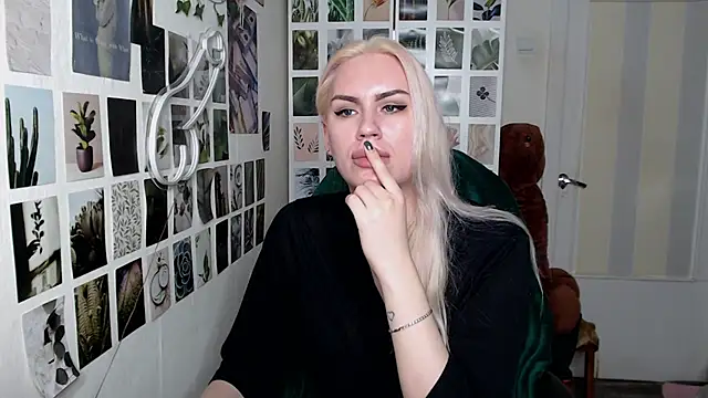 Snapshot of CapriScorpion chatting on 10-06-25, 10:45 CapriScorpion online show from 10-06-25, 10:45