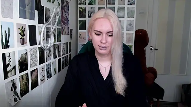 Snapshot of CapriScorpion chatting on 10-07-25, 11:29 CapriScorpion online show from 10-07-25, 11:29