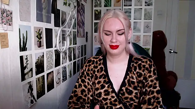 Snapshot of CapriScorpion chatting on 10-08-25, 11:52 CapriScorpion online show from 10-08-25, 11:52