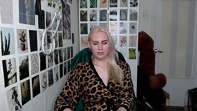 Snapshot of CapriScorpion chatting on 10-10-25, 01:21 CapriScorpion online show from 10-10-25, 01:21