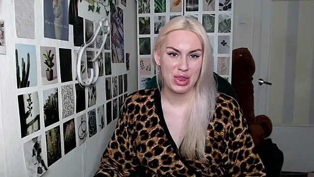 Snapshot of CapriScorpion chatting on 10-13-25, 11:43 CapriScorpion online show from 10-13-25, 11:43