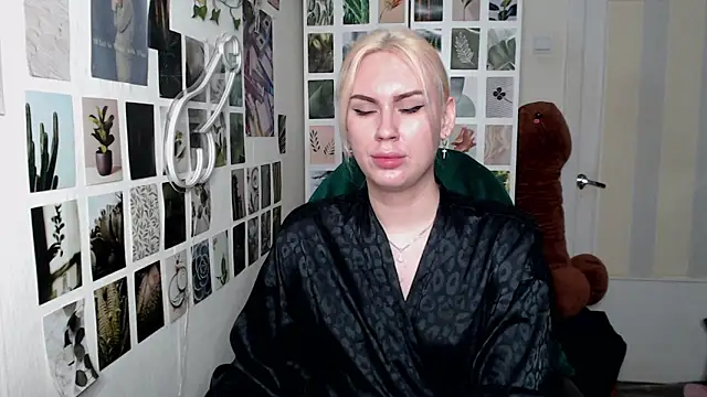 Snapshot of CapriScorpion chatting on 10-15-25, 12:16 CapriScorpion online show from 10-15-25, 12:16