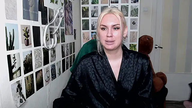 Snapshot of CapriScorpion chatting on 10-16-25, 11:44 CapriScorpion online show from 10-16-25, 11:44