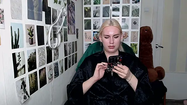 Snapshot of CapriScorpion chatting on 10-17-25, 02:41 CapriScorpion online show from 10-17-25, 02:41