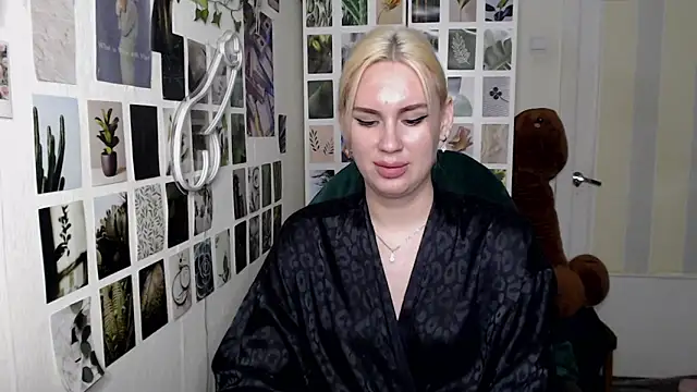 Snapshot of CapriScorpion chatting on 10-21-25, 03:02 CapriScorpion online show from 10-21-25, 03:02