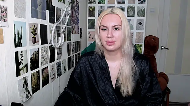 Snapshot of CapriScorpion chatting on 10-22-25, 12:16 CapriScorpion online show from 10-22-25, 12:16