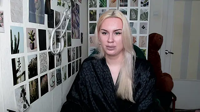 Snapshot of CapriScorpion chatting on 10-23-25, 01:10 CapriScorpion online show from 10-23-25, 01:10